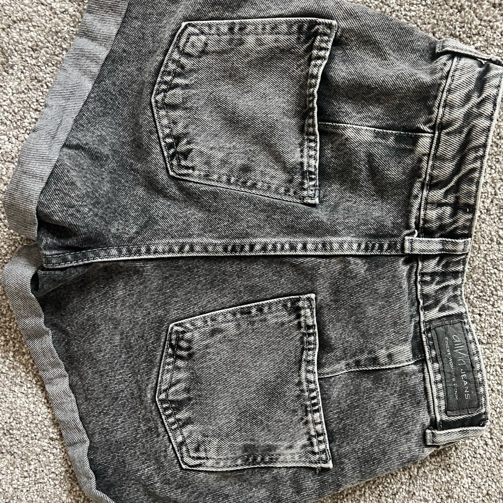 Shorts - Picture 2 of 3
